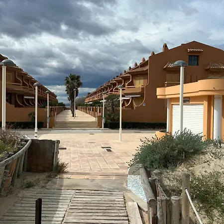 Adosado En La Playa De El Perellonet Con Piscina, Pista Tenis Holiday home *